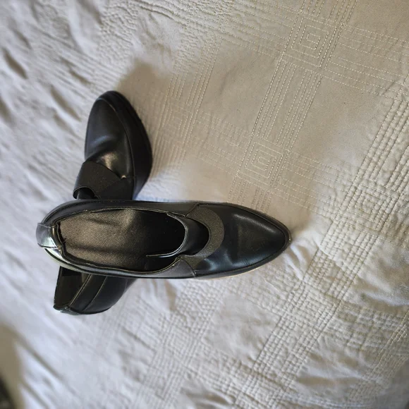 Elegant Black Heels - Picture 1 of 4